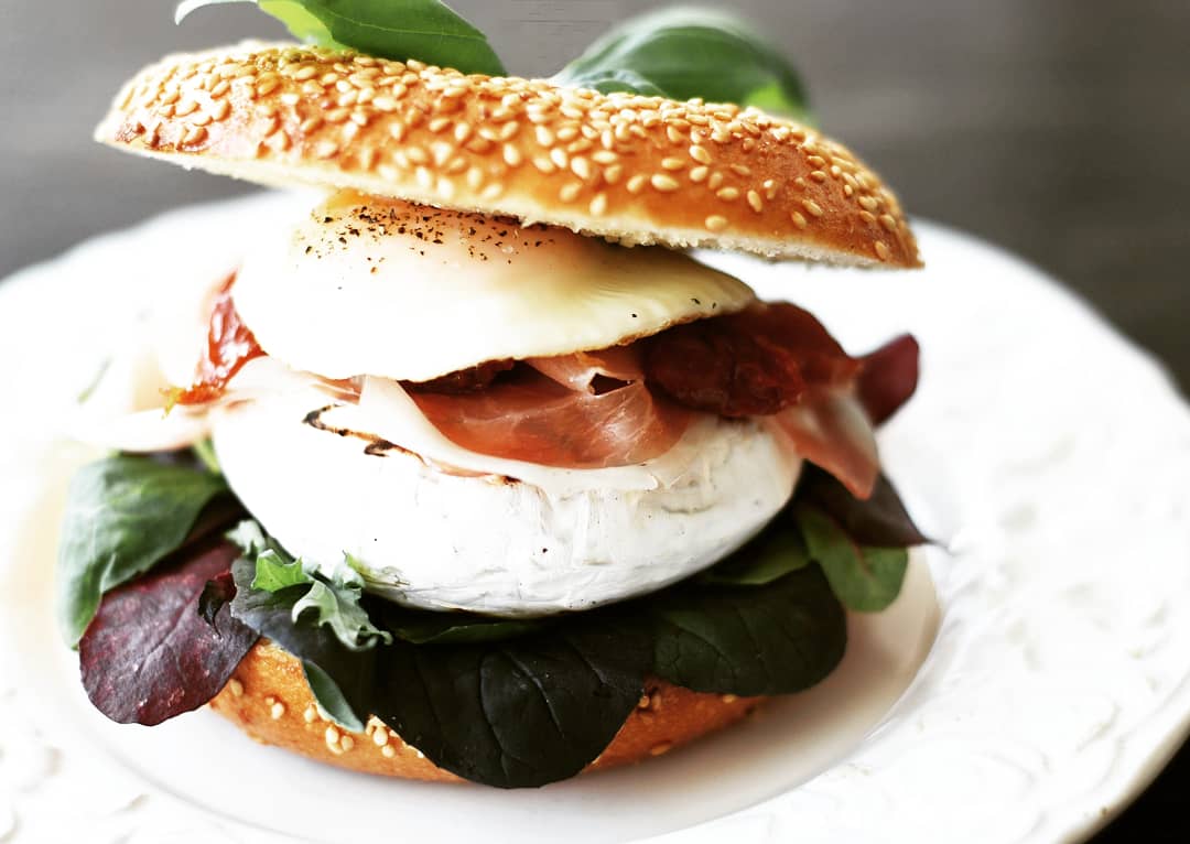 Brie bagel